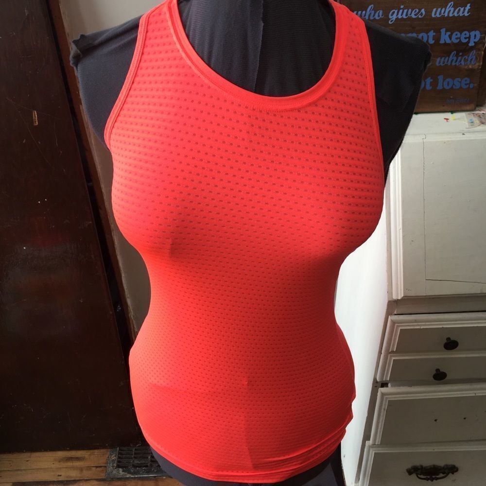 Athleta Renew ribbed racer back athletic tank top